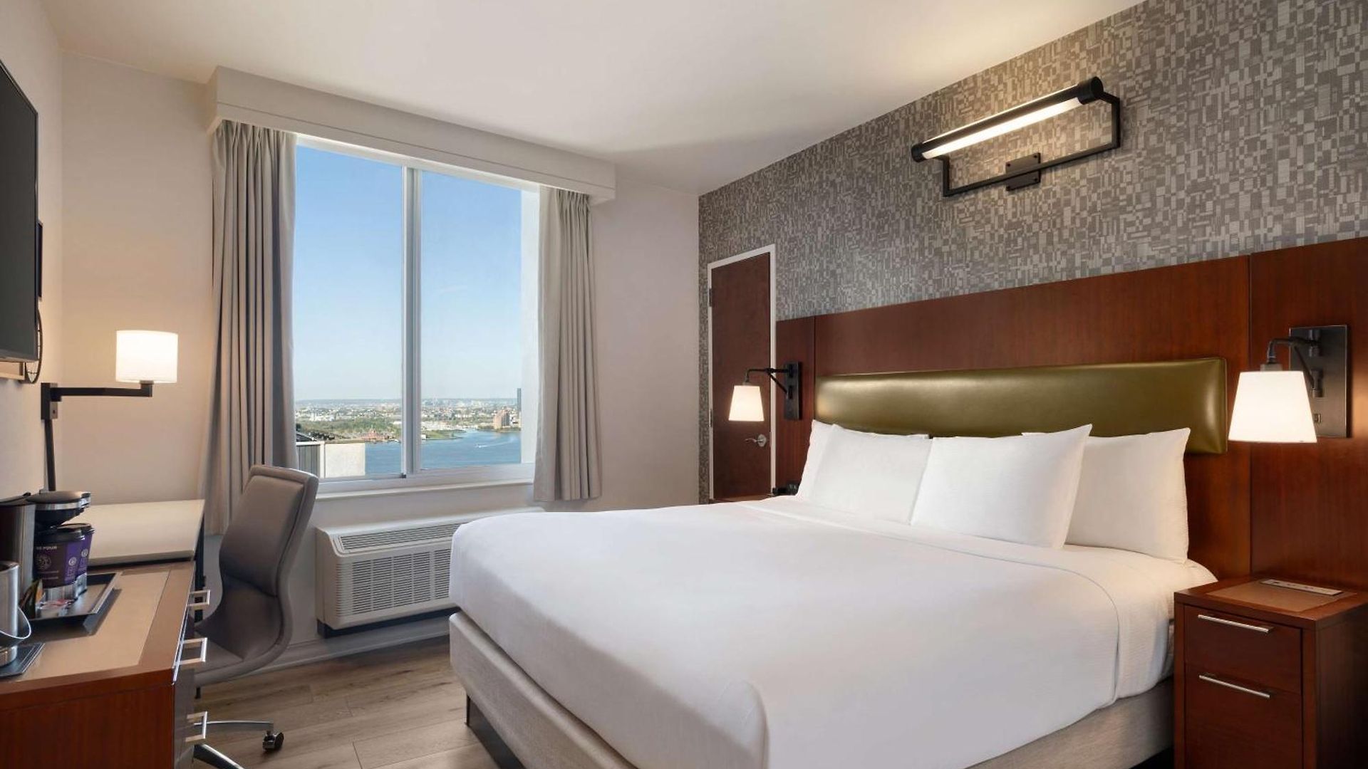 Hotel Doubletree By Hilton Downtown 4*