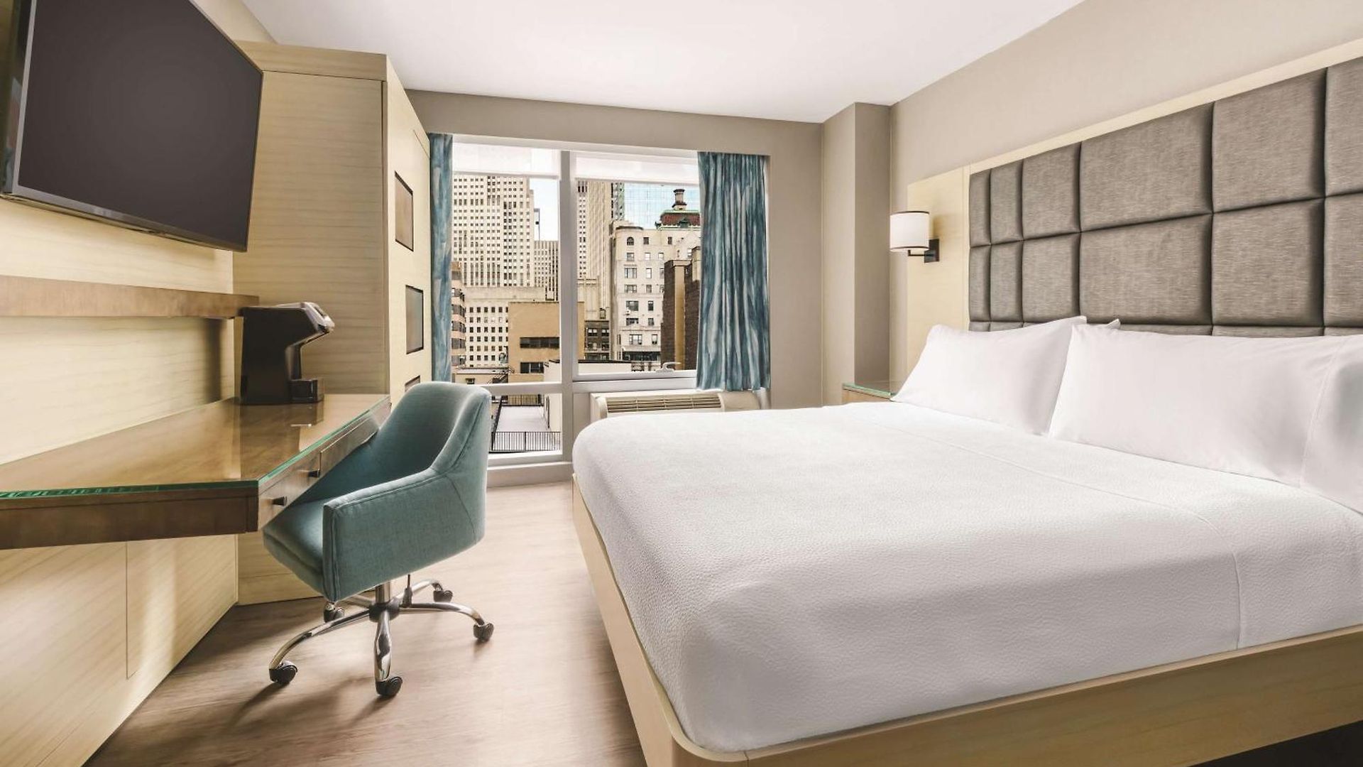 Hilton Garden Times Square North Hotel 3*