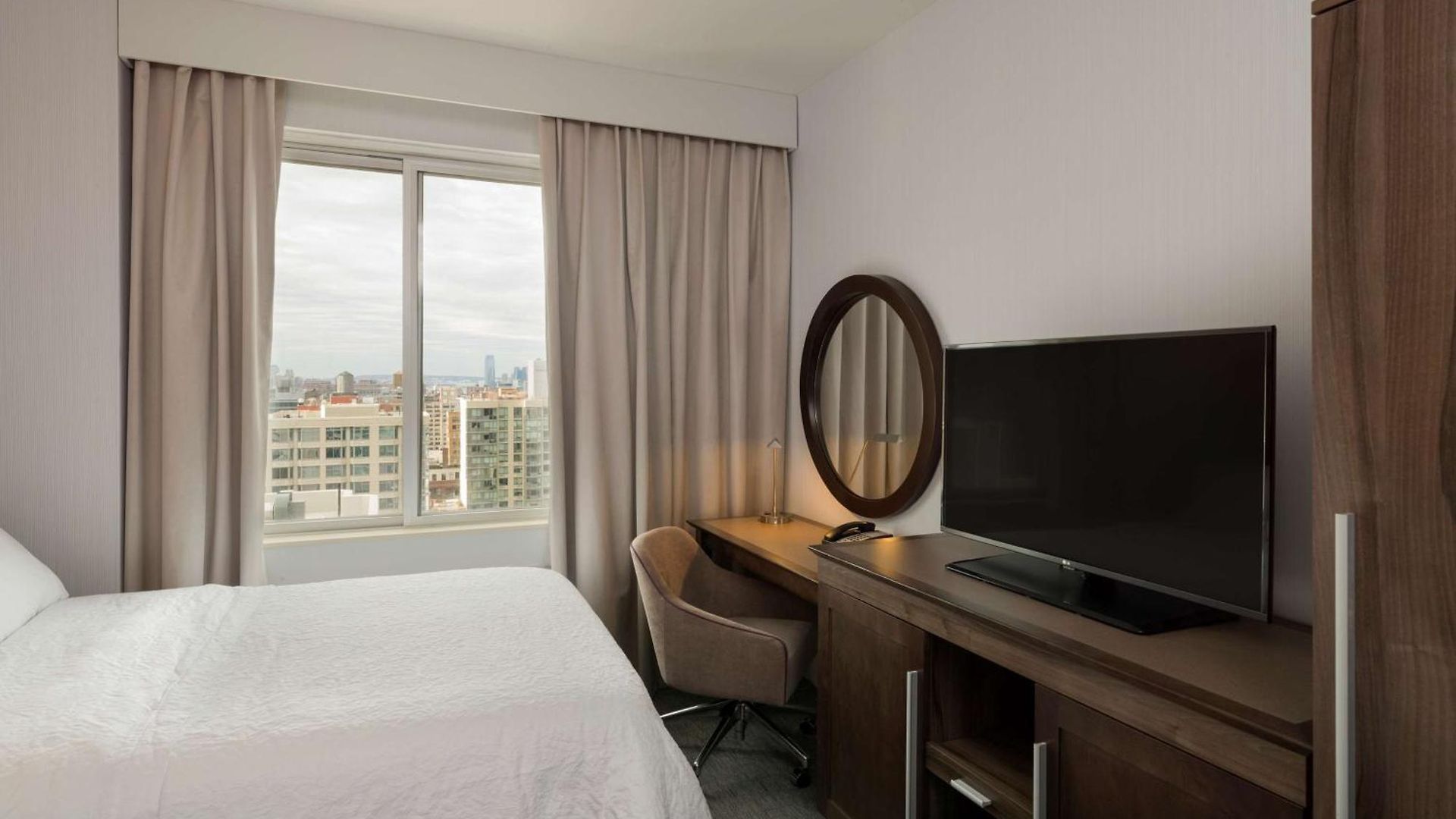 Hampton Manhattan - Times Square South Hotel