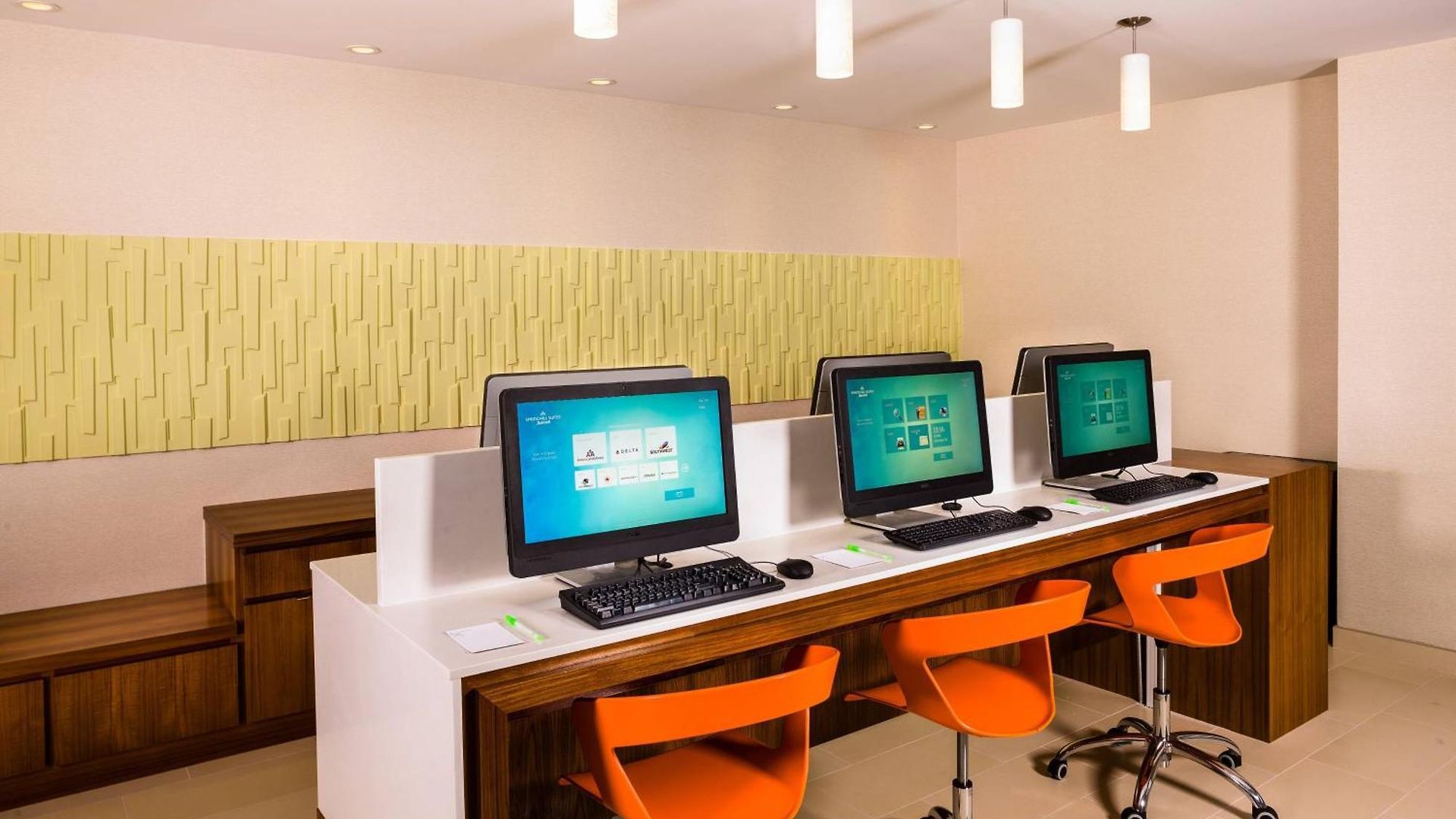Springhill By Marriott Laguardia Airport Hotel 2*