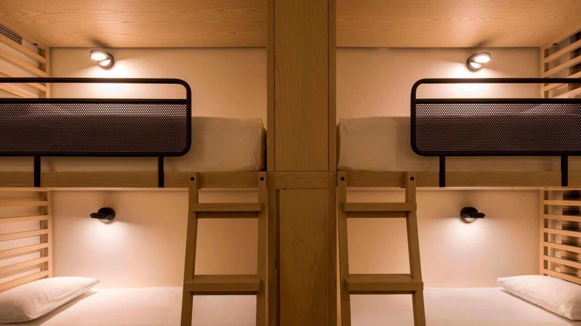 Moxy Nyc Chelsea Hotel