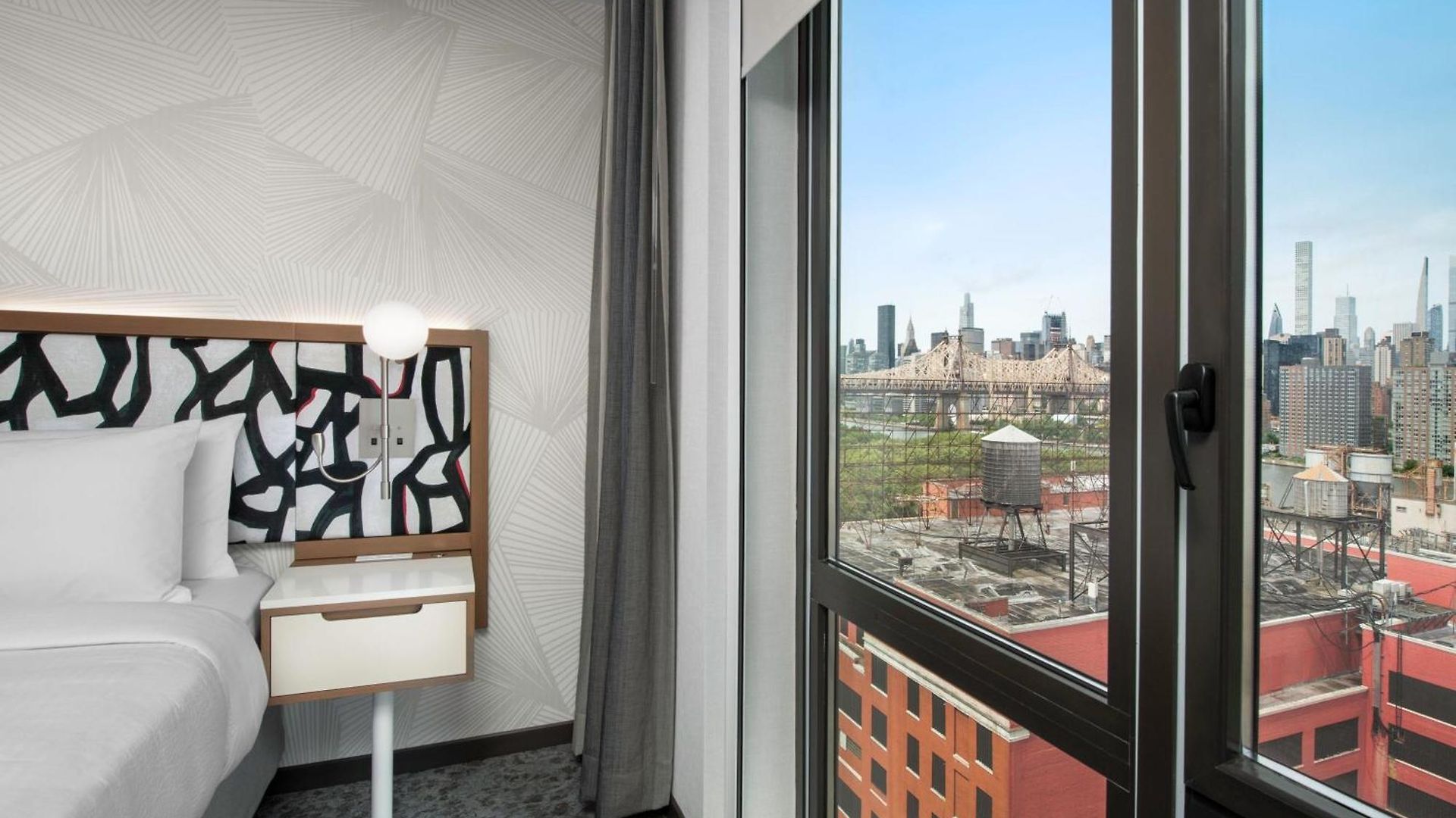 Hotel Springhill By Marriott Queens