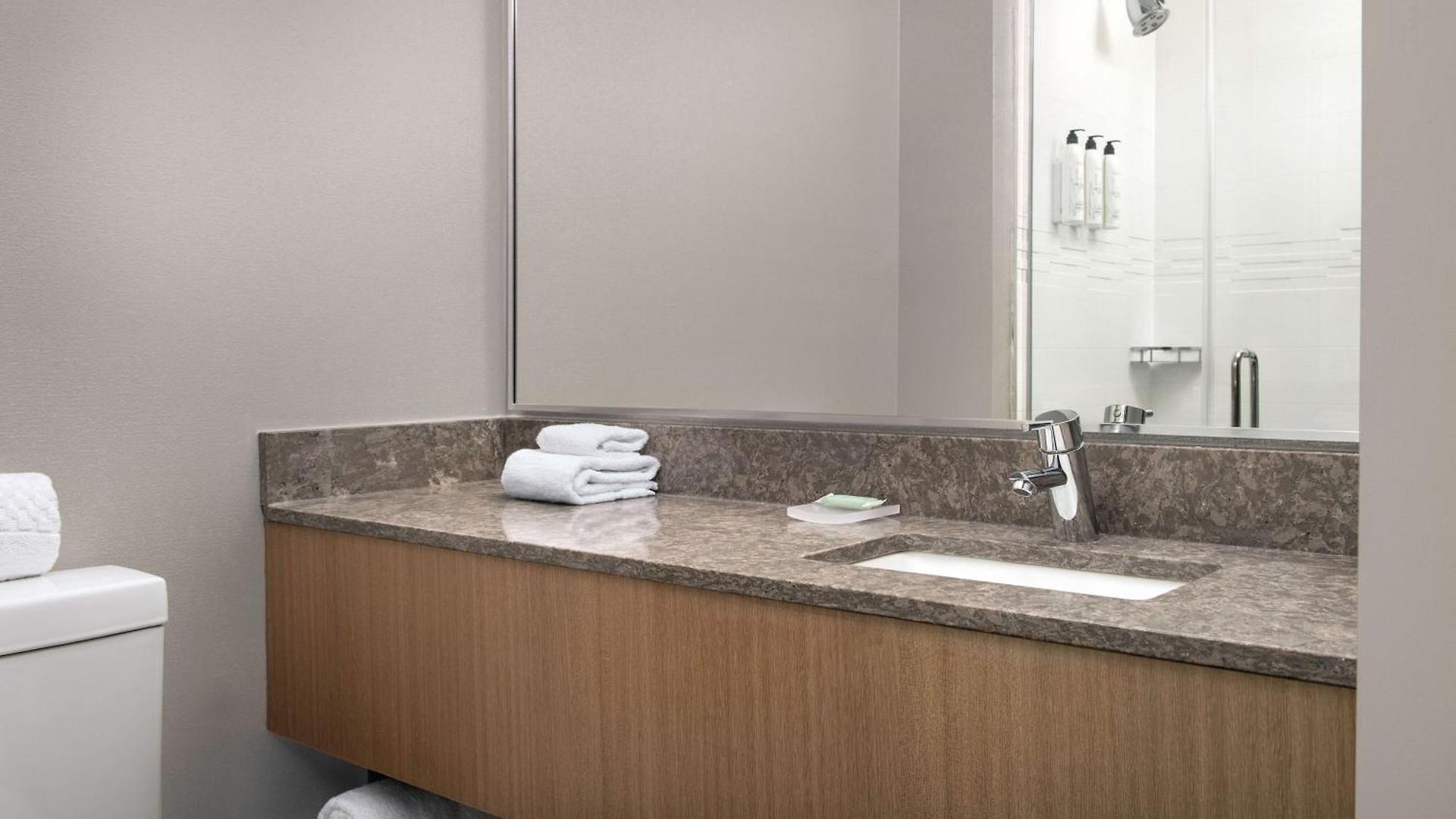 Springhill By Marriott Queens Hotel