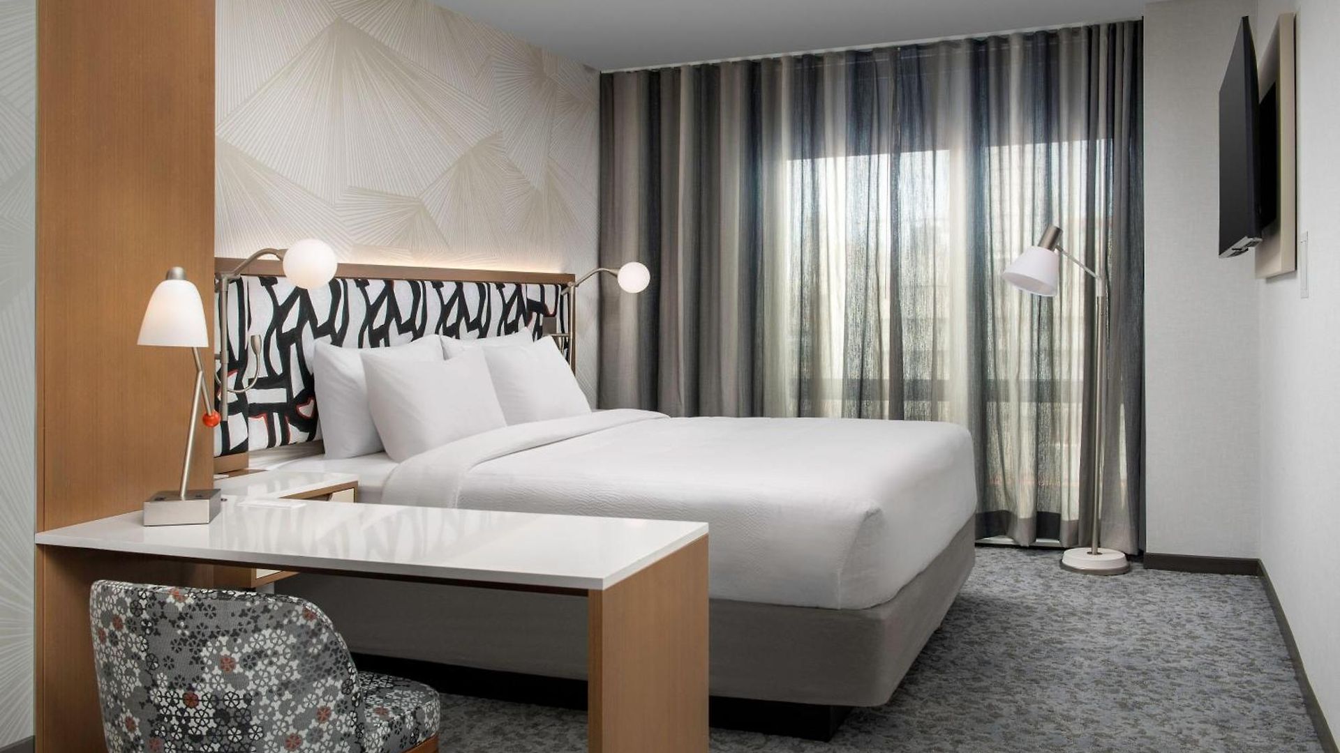 Hotel Springhill By Marriott Queens 3*