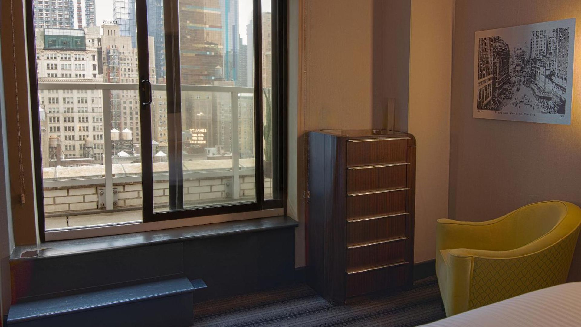 Edison Times Square 4*