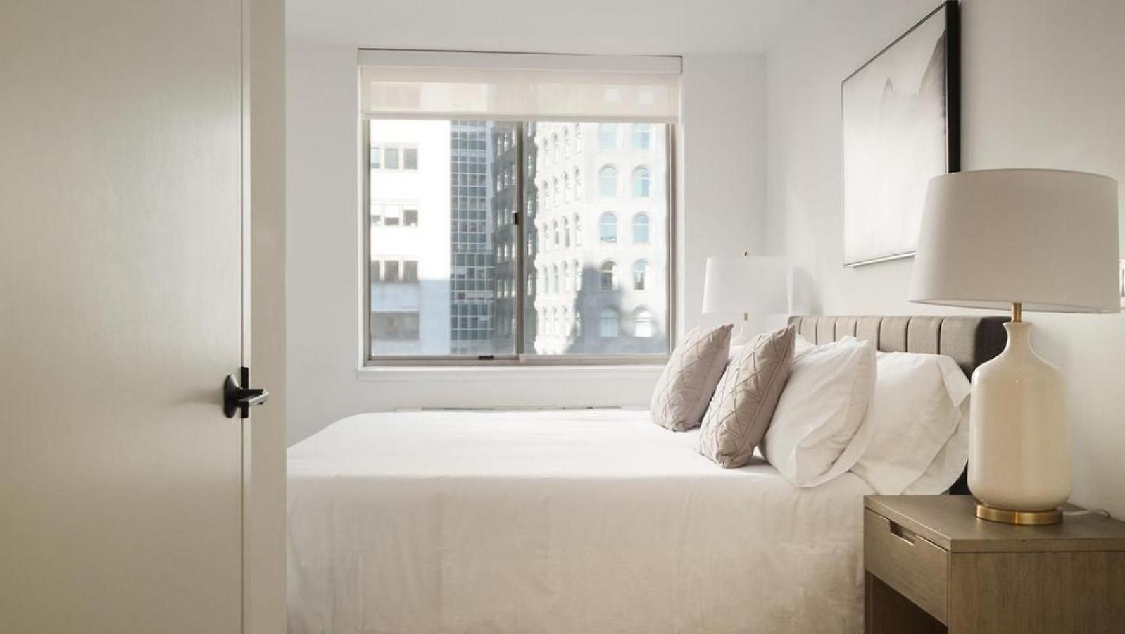 Landing Modern With Amazing Amenities * New York