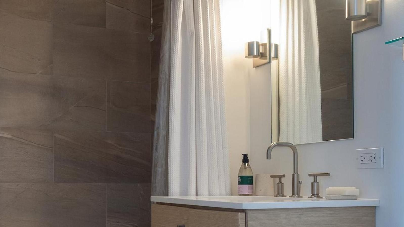 Landing Modern With Amazing Amenities Apartment New York