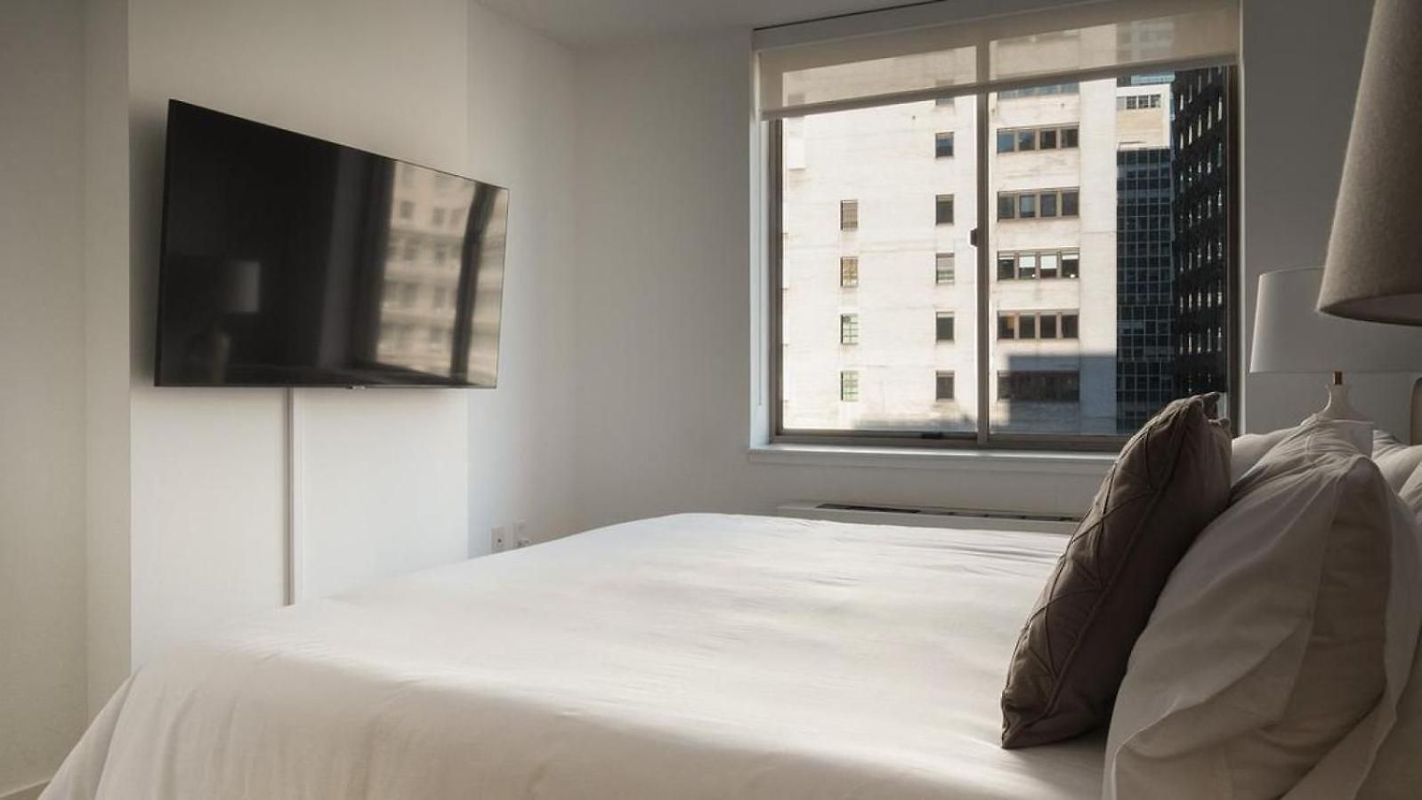 Landing Modern With Amazing Amenities *