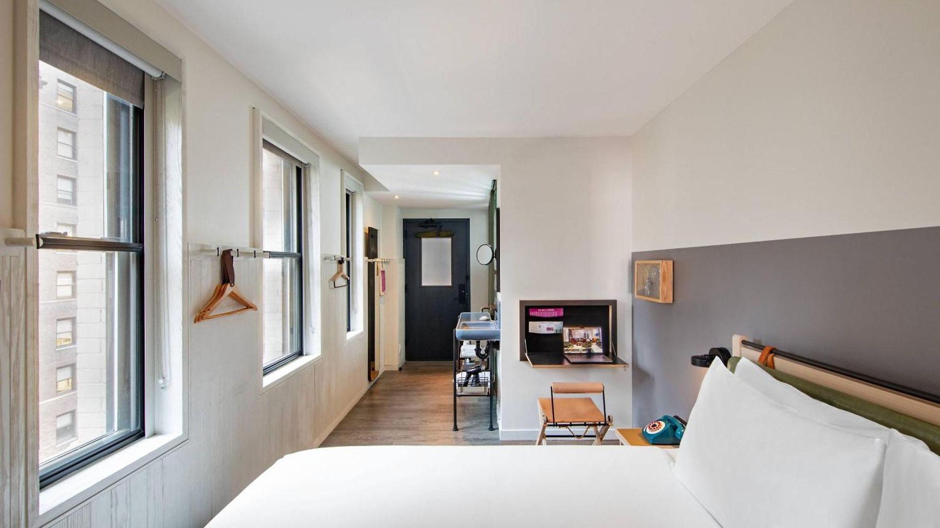 Moxy Nyc Times Square Hotel