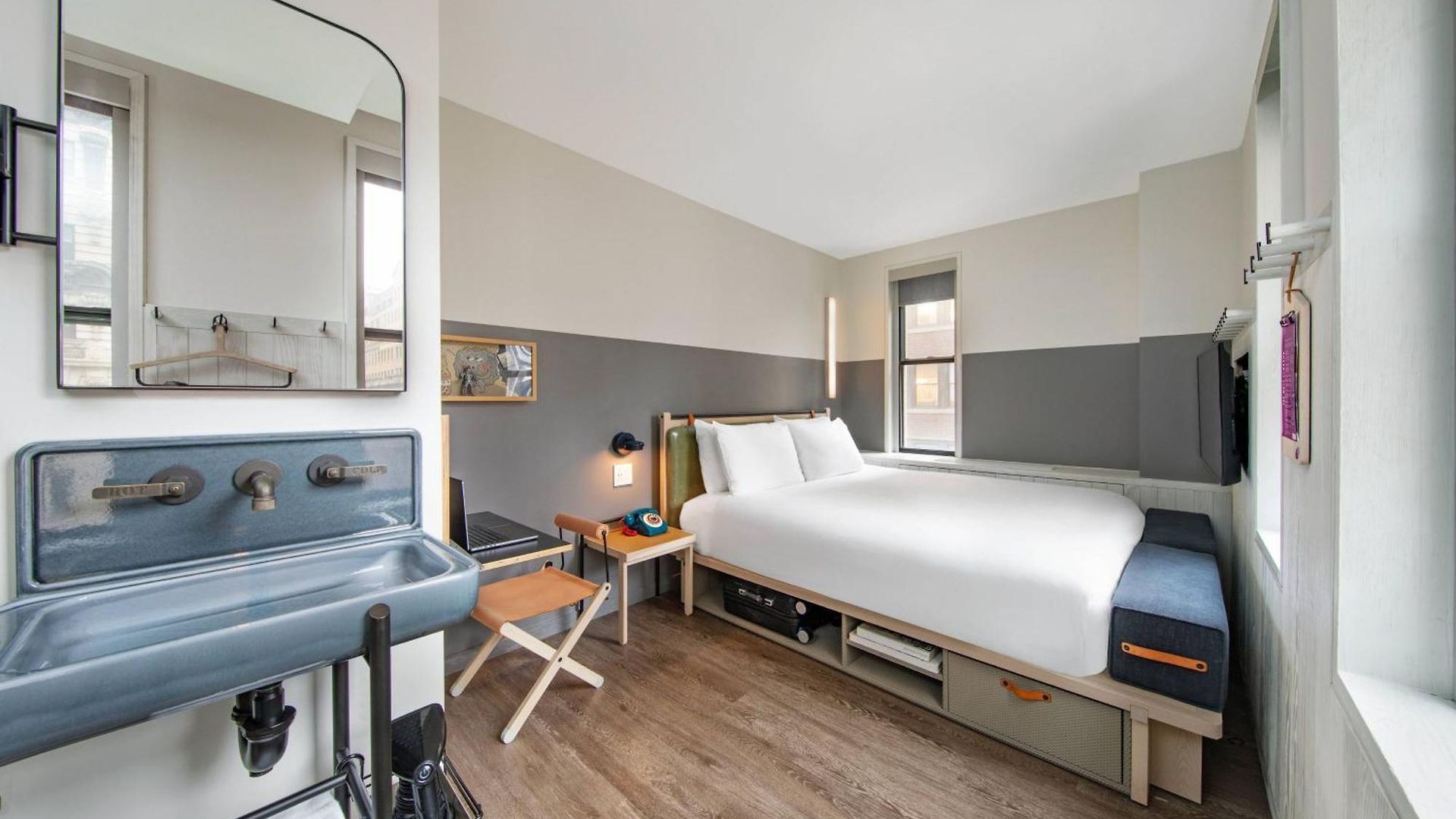 Moxy Nyc Times Square Hotel 3*