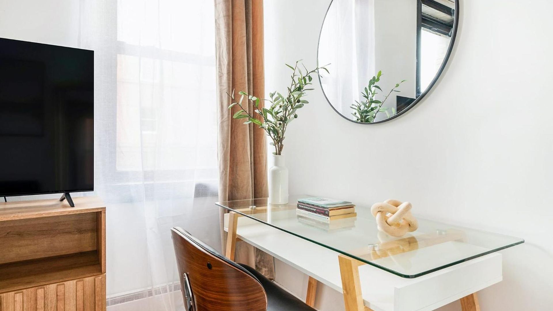 139-3e West Village 1br Value Apartment New York
