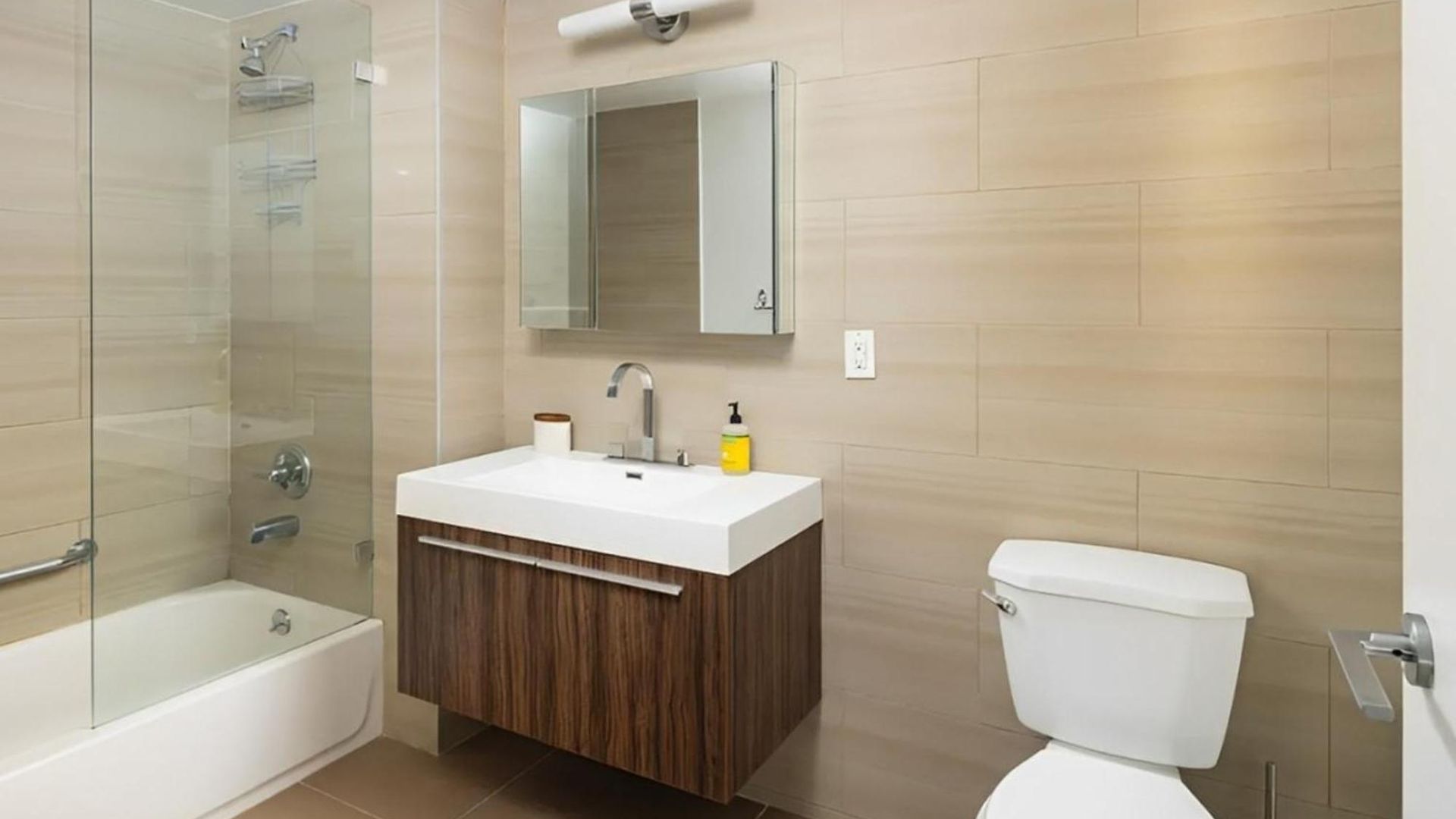 Large Upper East Side 1bd Elevator Rooftop Apartment New York
