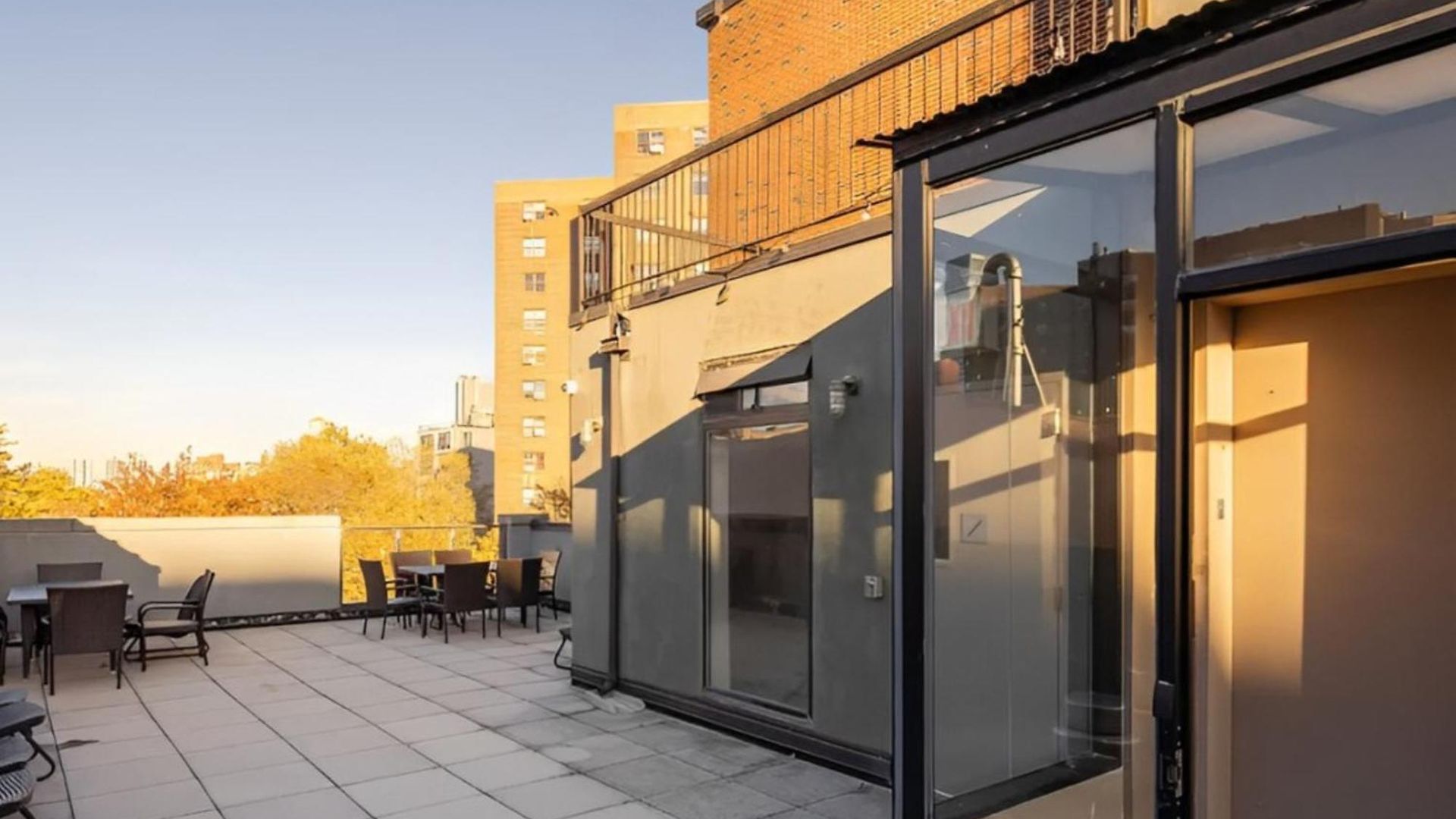 Large Upper East Side 1bd Elevator Rooftop Apartment *