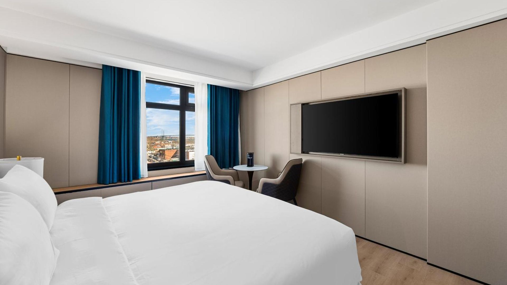 Ly Hotel New York