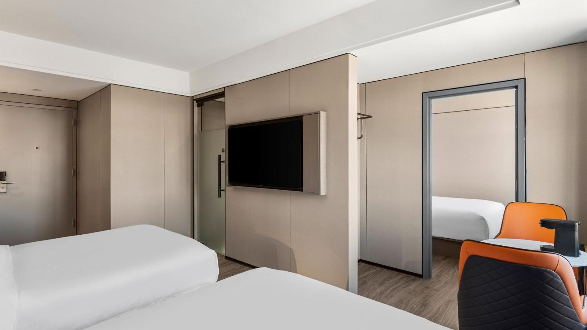 Ly Hotel New York