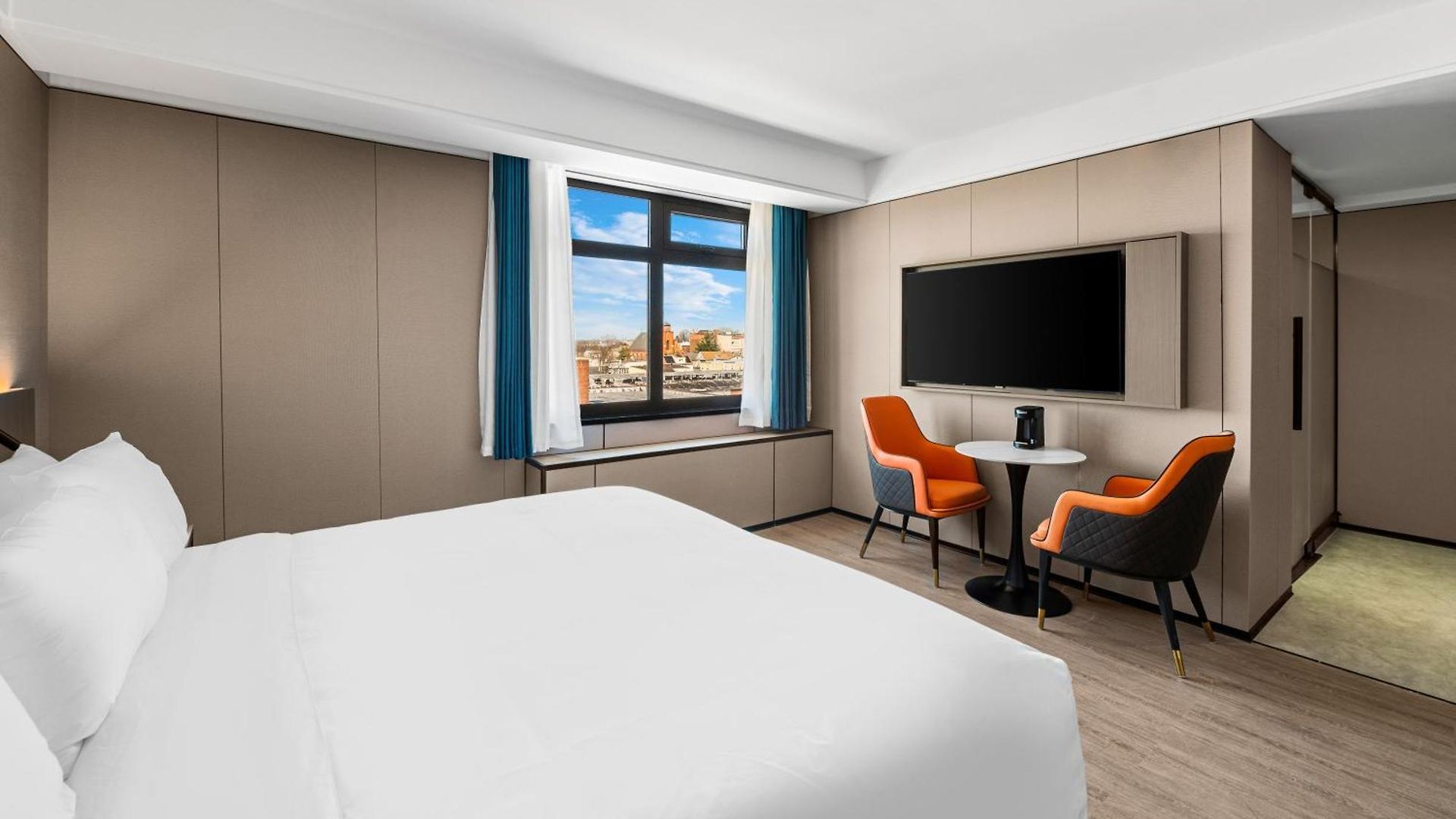 Ly Hotel 2*