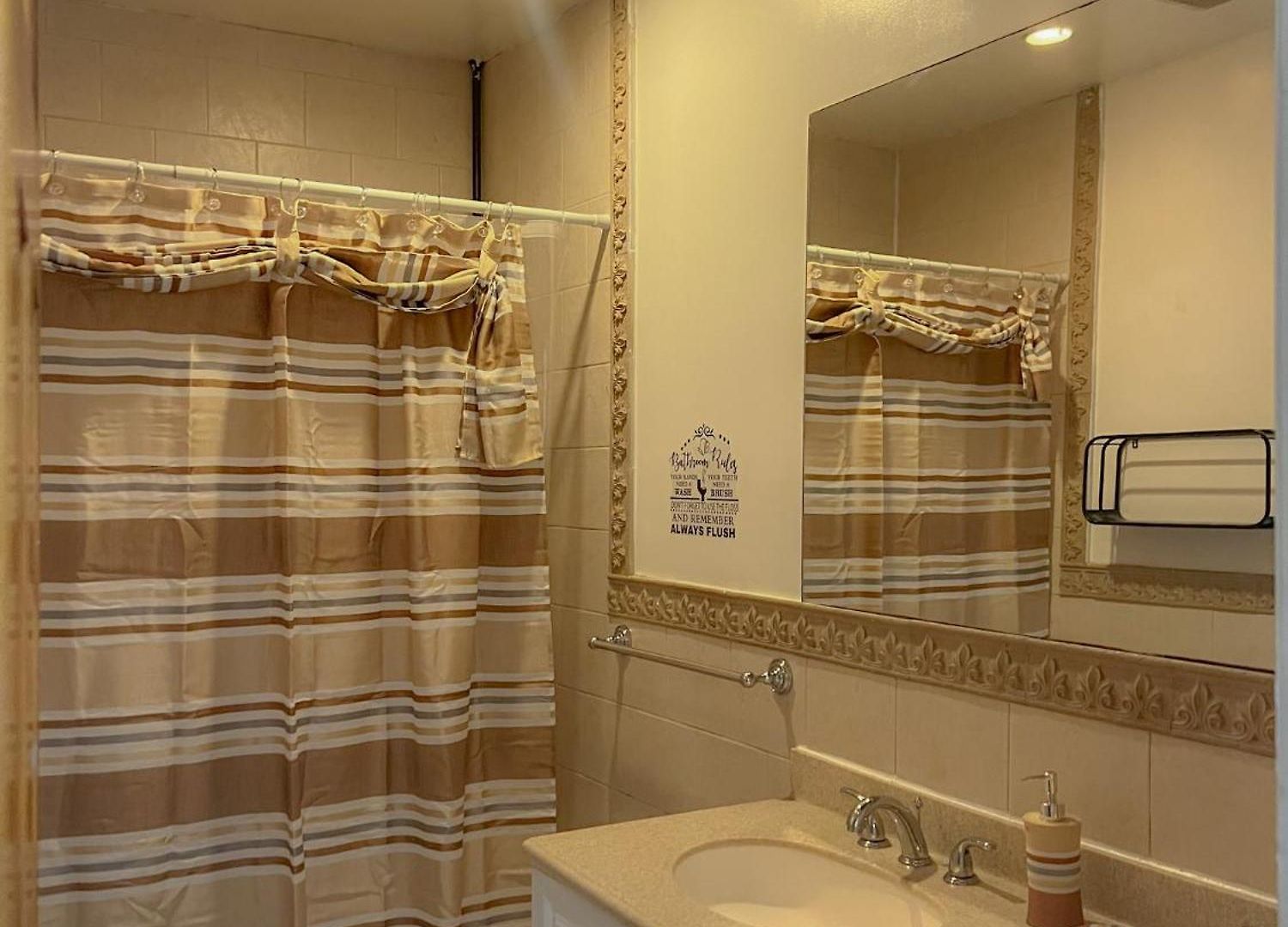 2 Bedroom Bliss In College Point Apartment *