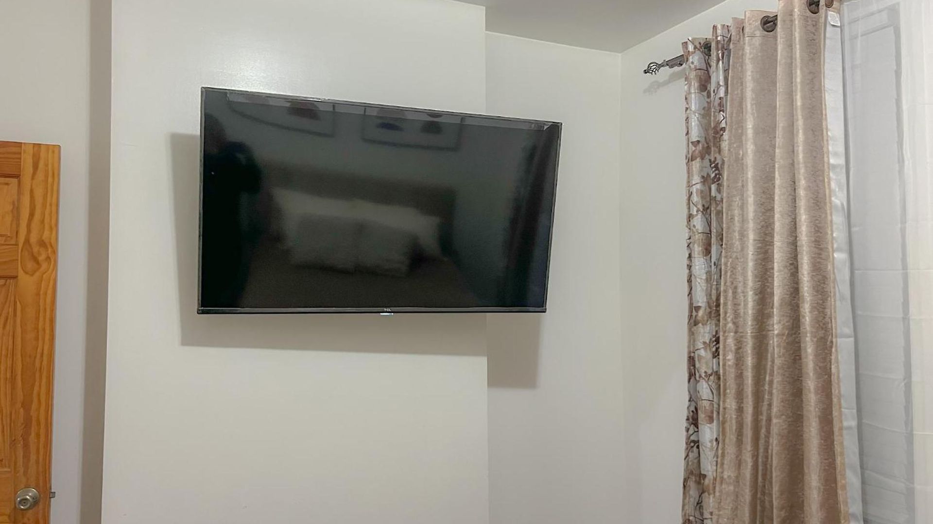2 Bedroom Bliss In College Point * New York