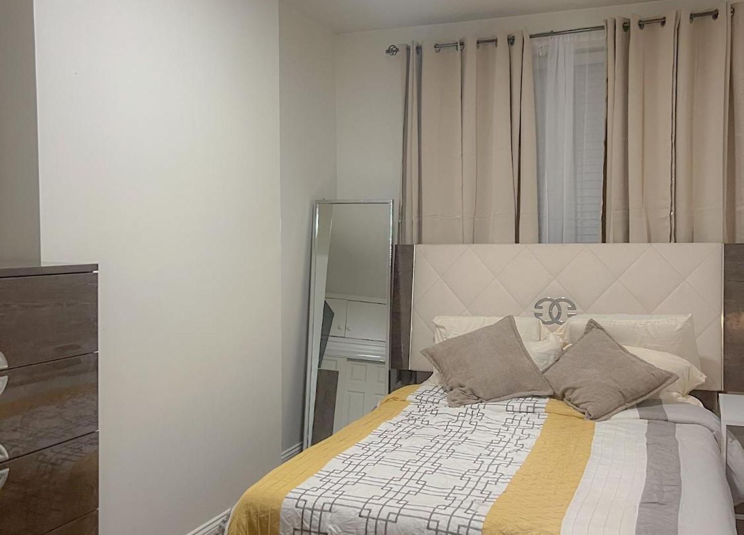 2 Bedroom Bliss In College Point Apartment *