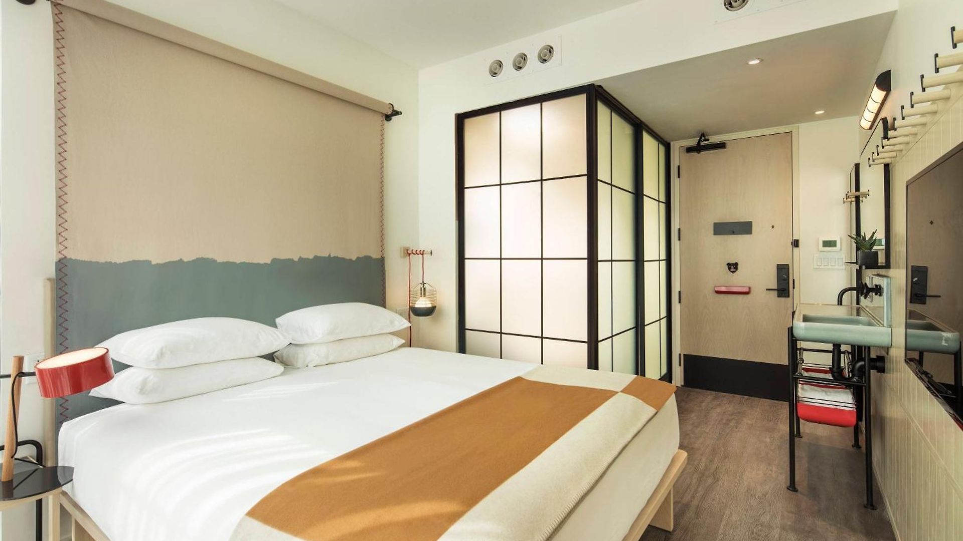 Moxy Nyc Chelsea Hotel