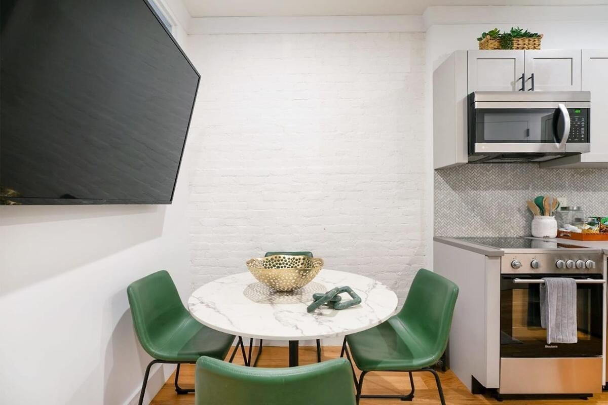 Apartment 1288-3rs New Renovated 2 Bedrooms