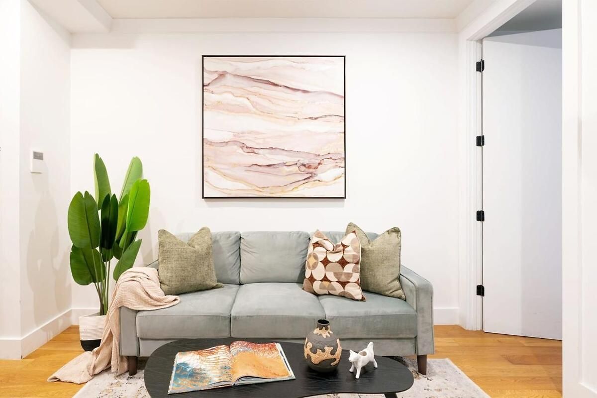 Apartment 1288-3rs New Renovated 2 Bedrooms