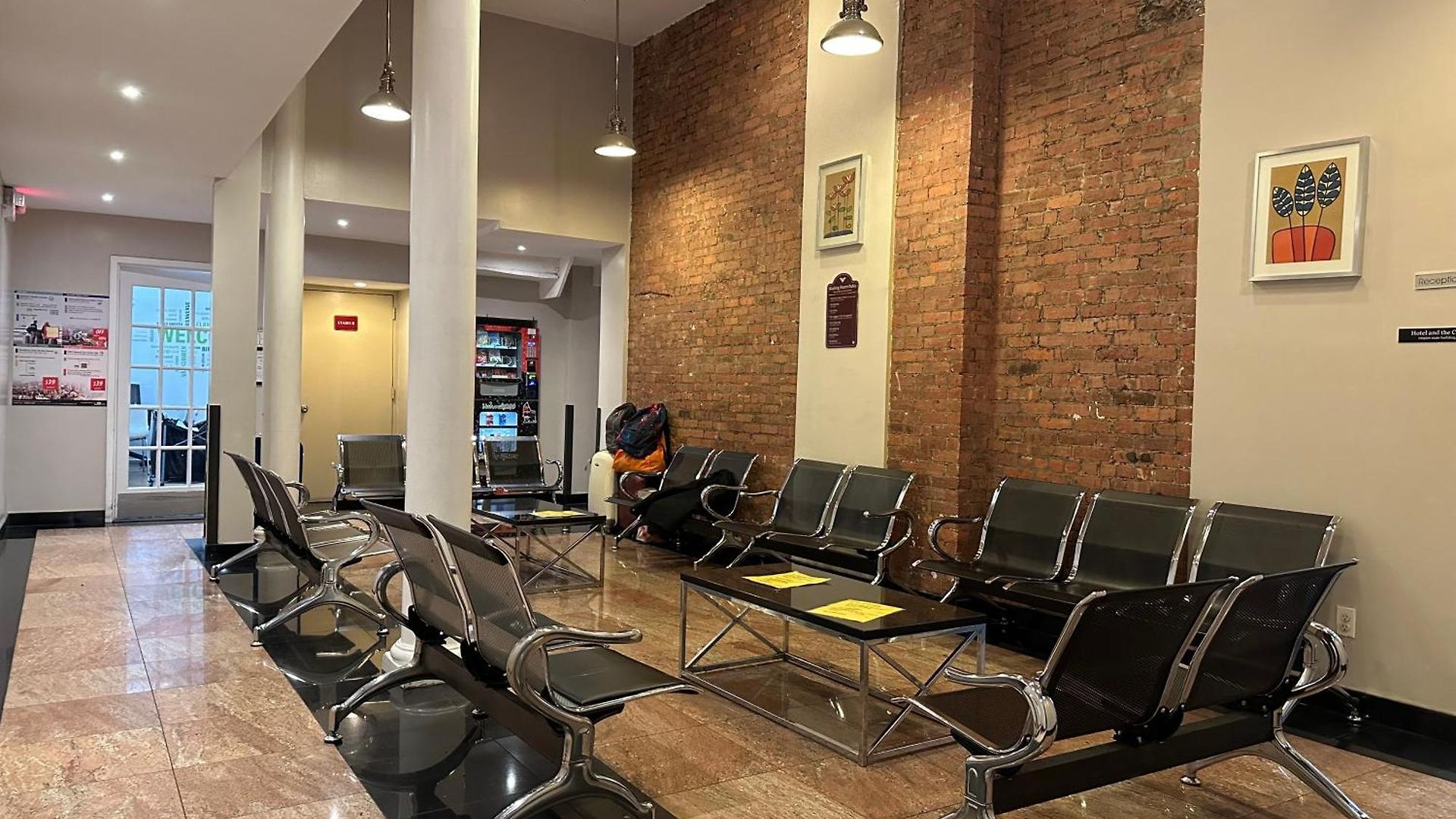 Apartment Empire Broadway Retreats