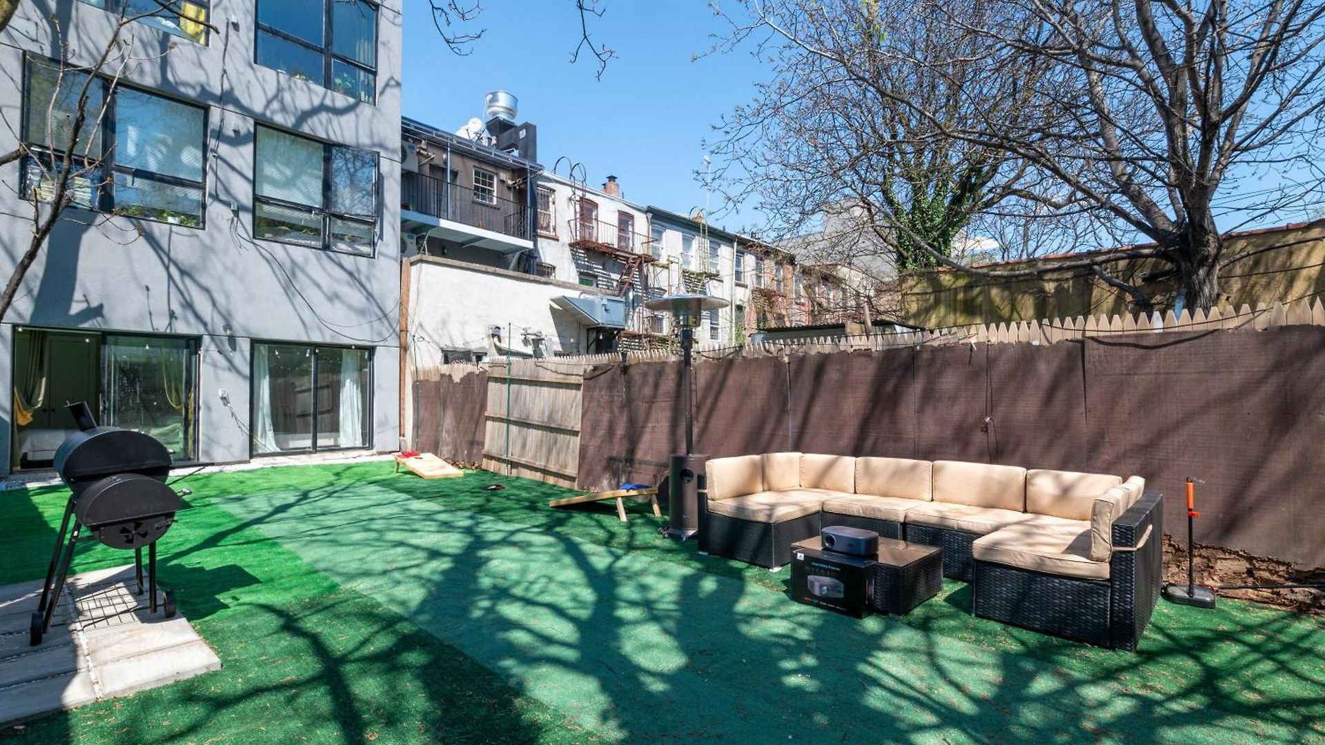 Charming 2br Bkyrd Near Williamsburg *