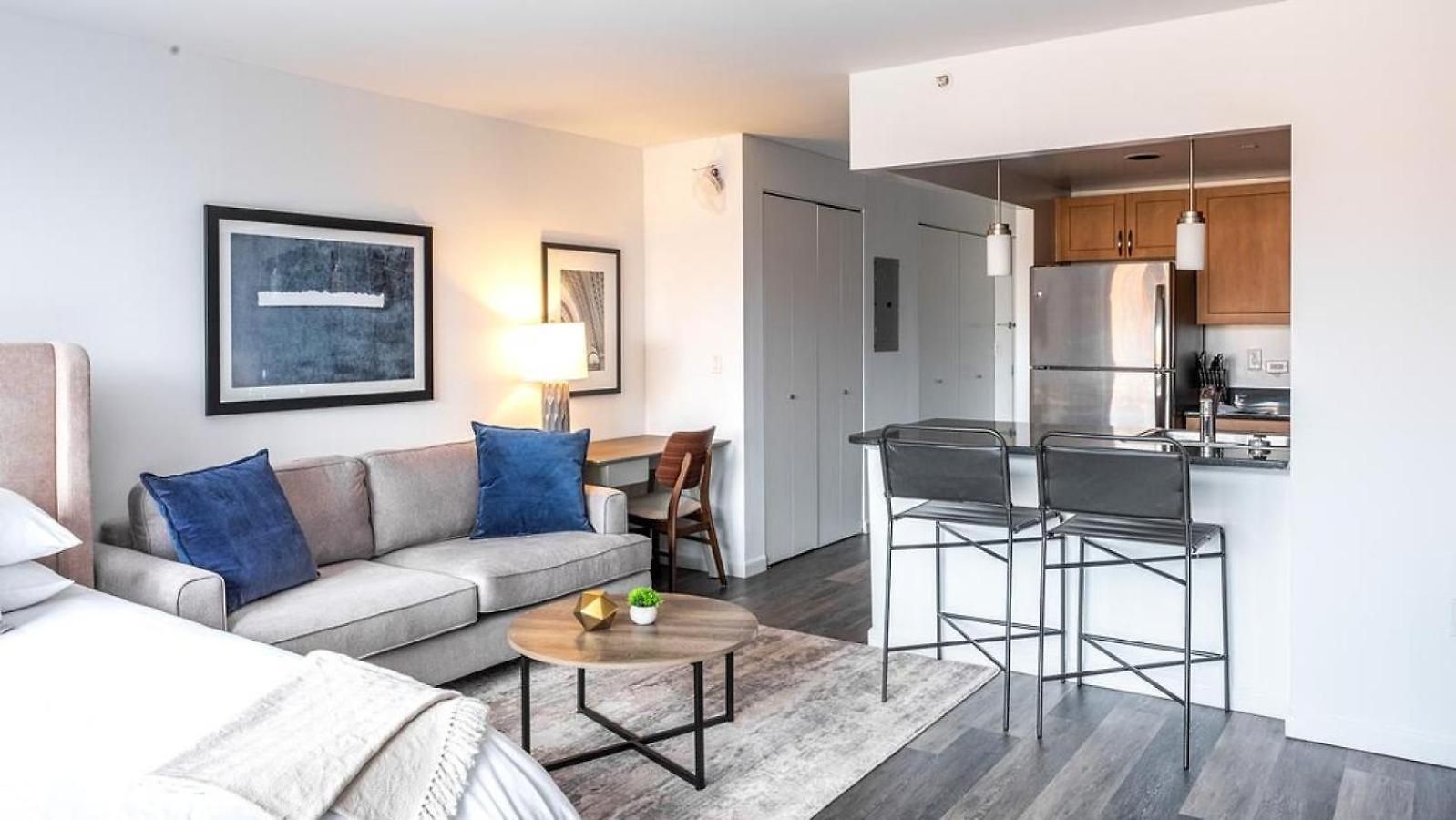 Landing - Modern With Amazing Amenities * New York