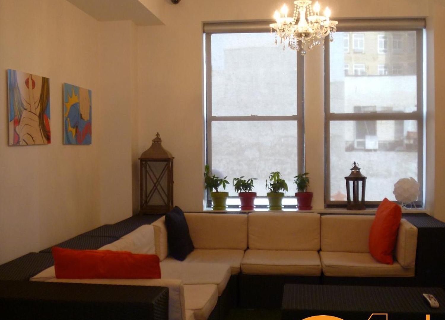 Hostel Q4 And New York