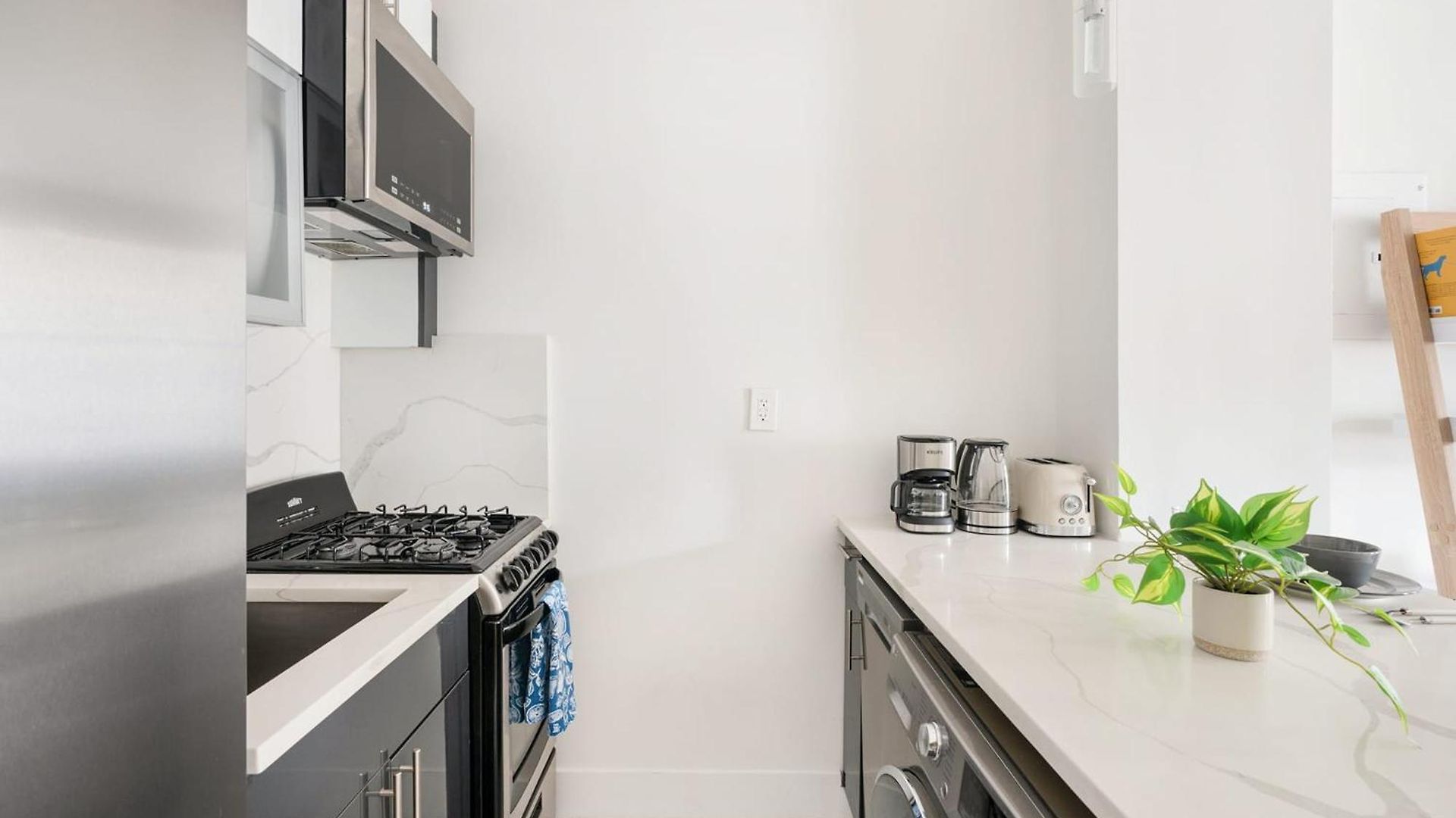 1597-phn Ph Duplex -private Outdoor Deck W D Apartment