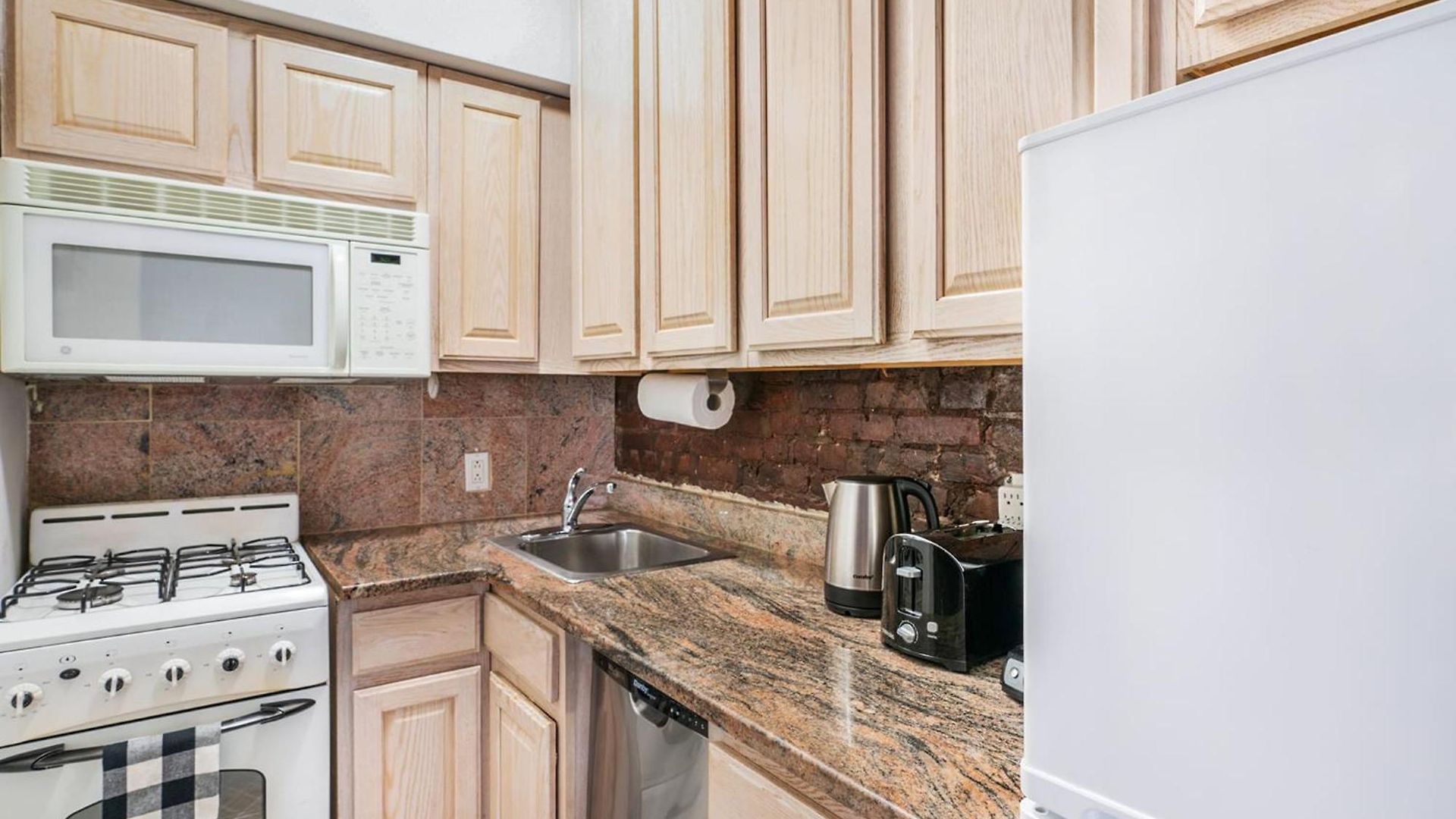 350-1a Gramercy New 1br Sleeps4 Newly Furnished Apartment