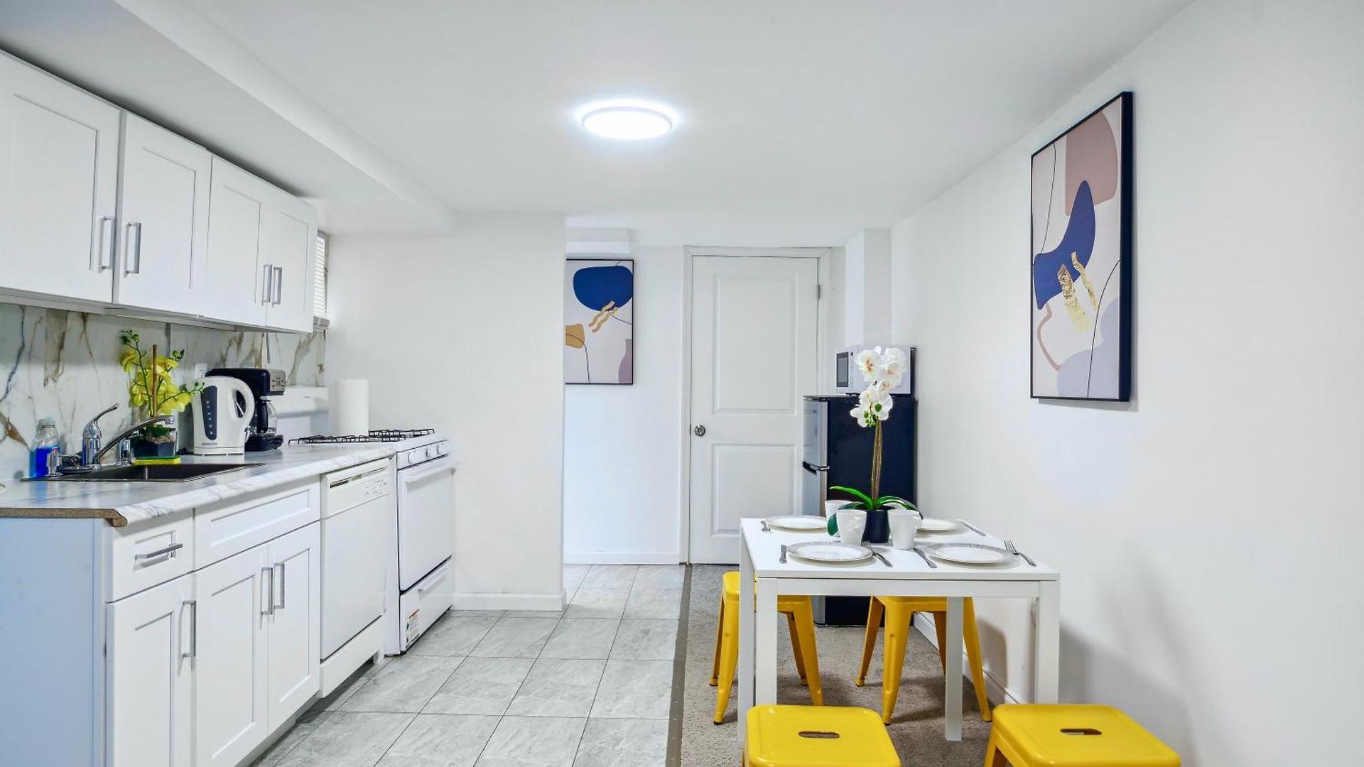 Luxury Lower Ground 2bd - Manhattan