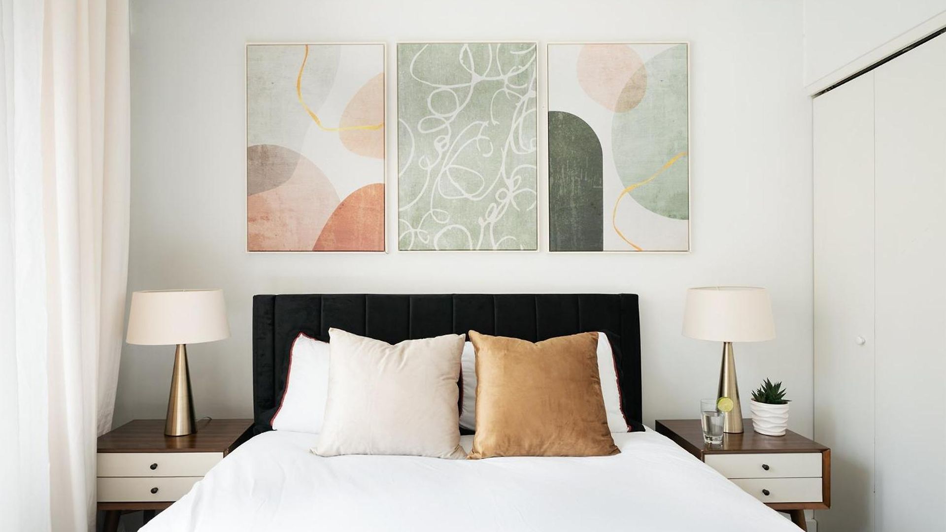 809-3a 1br Columbus Circle Elevator W D *