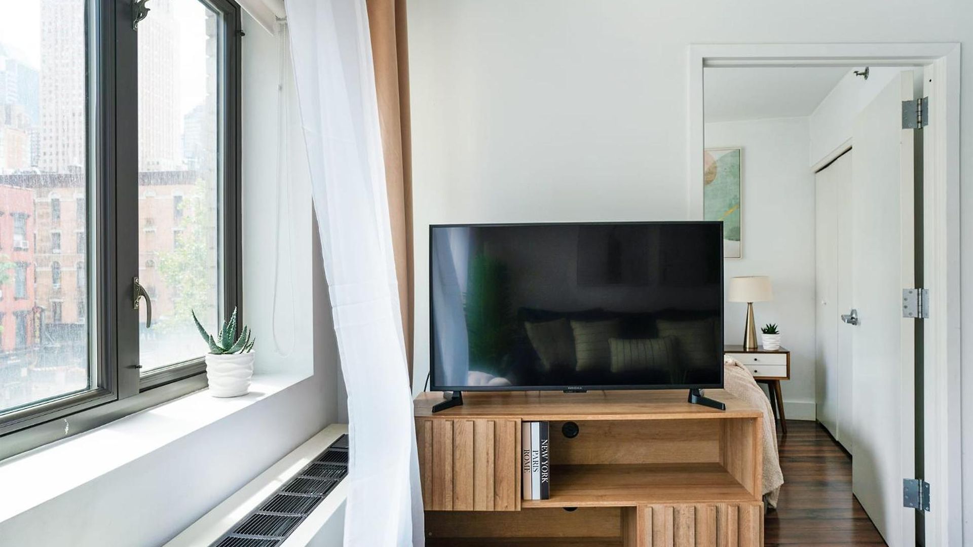 809-3a 1br Columbus Circle Elevator W D New York
