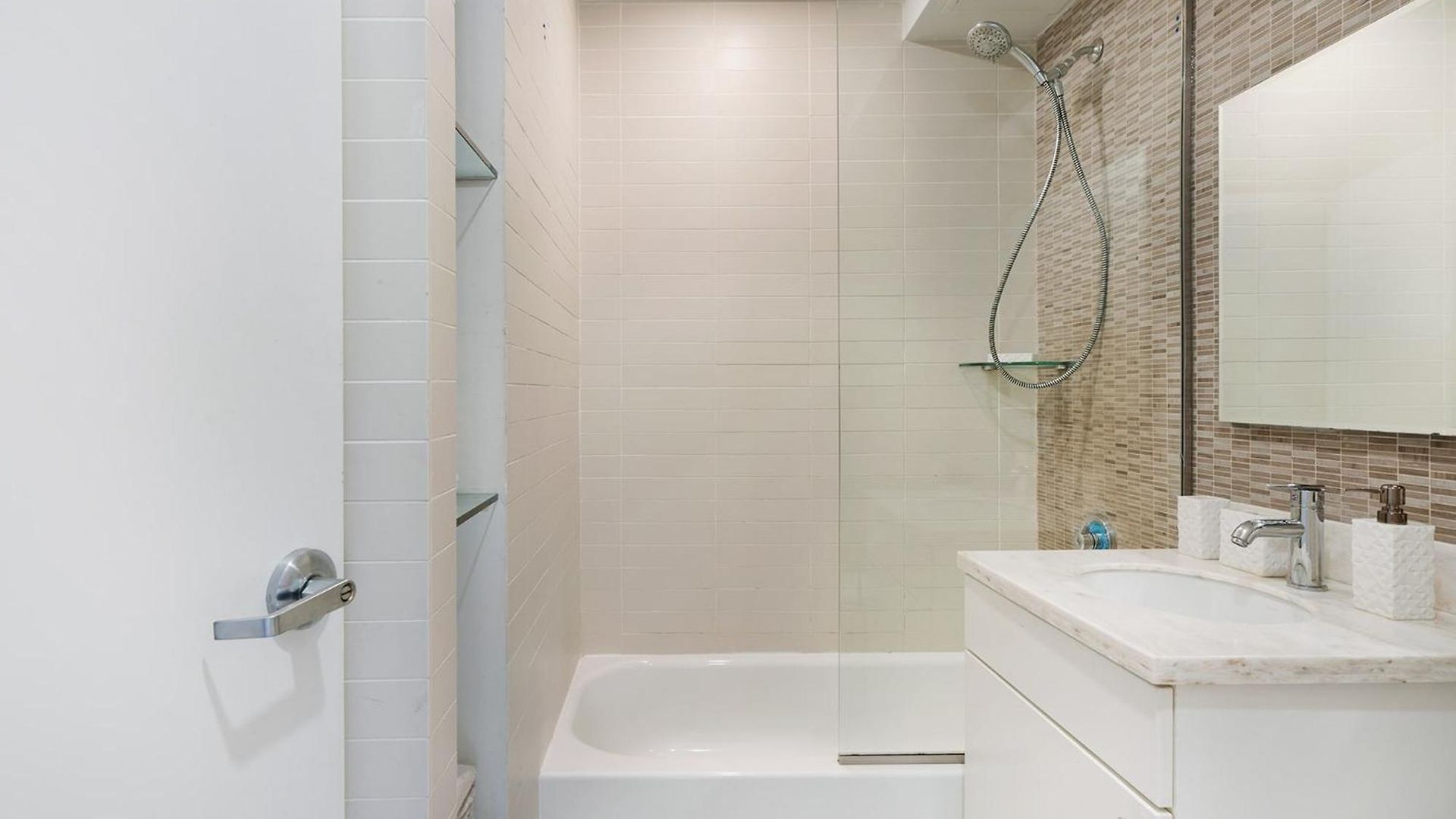 809-3a 1br Columbus Circle Elevator W D Apartment *