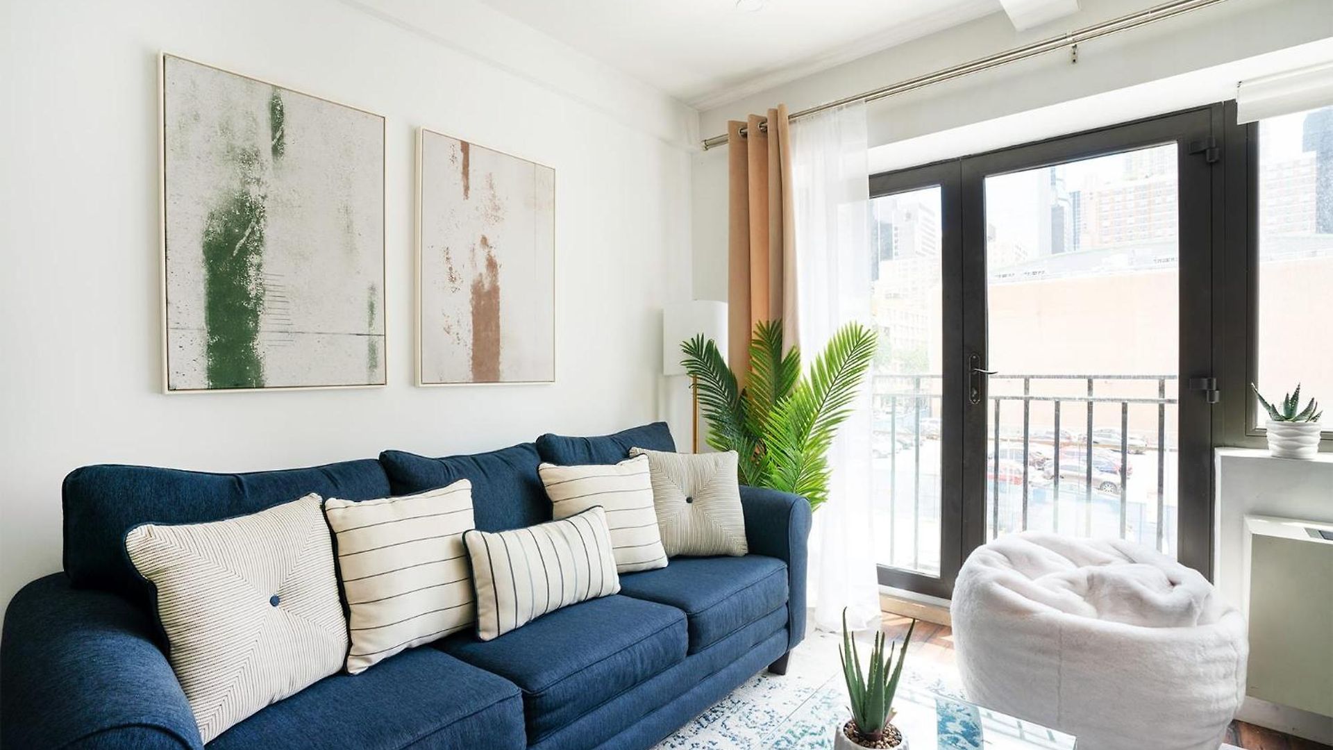 809-3a 1br Columbus Circle Elevator W D * New York