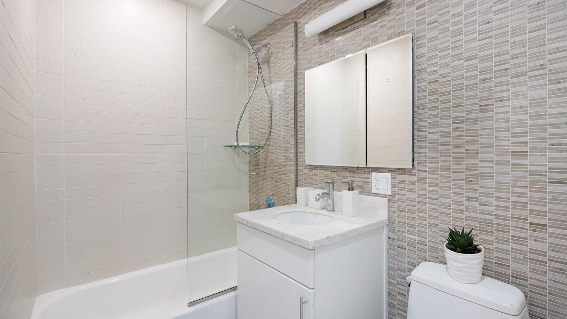 Apartment 809-3a 1br Columbus Circle Elevator W D *