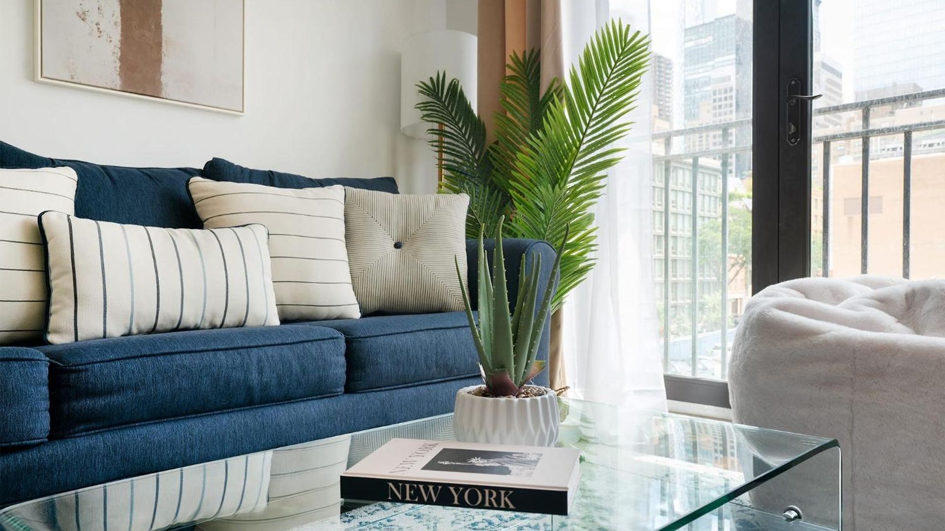 809-3a 1br Columbus Circle Elevator W D *