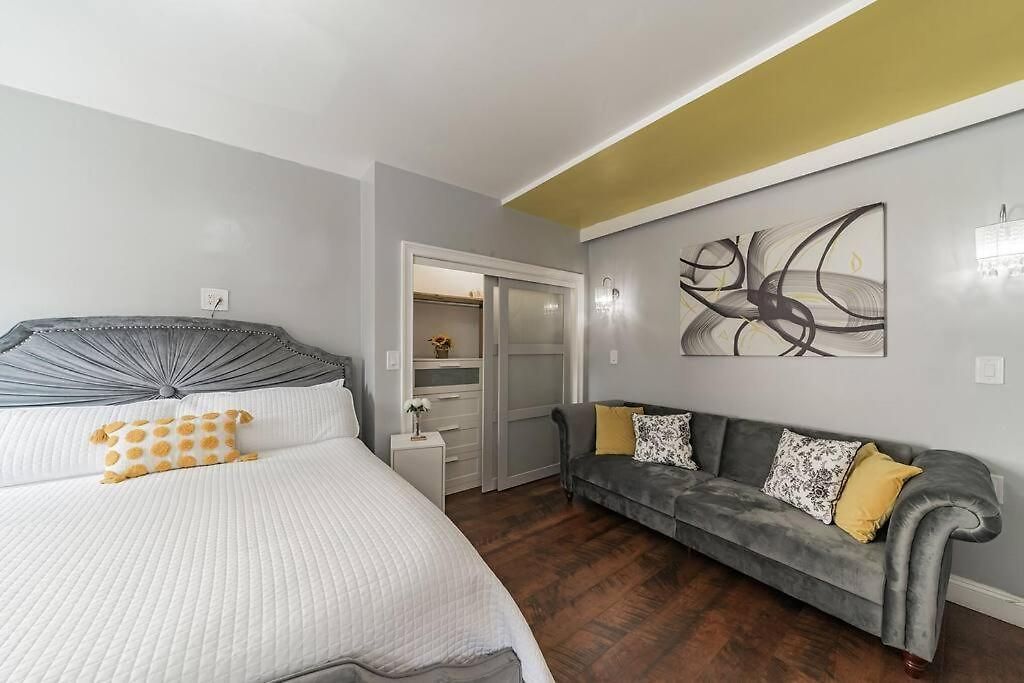 Apartment 3 Bedroom Duplex W Large Backyard *