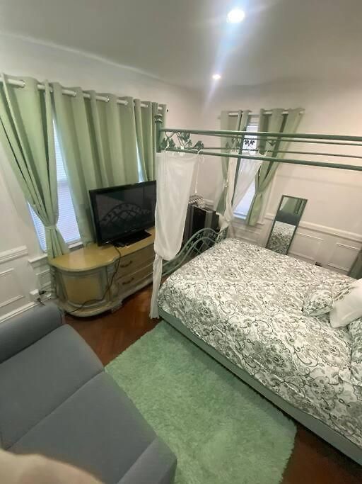 Historical Quiet In Queens Guest house New York