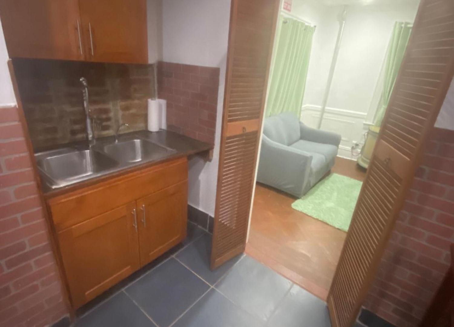Guest house Historical Quiet In Queens *