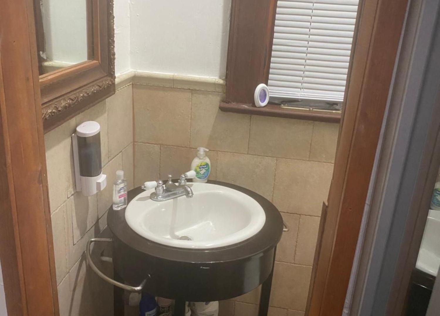 Guest house Historical Quiet In Queens *