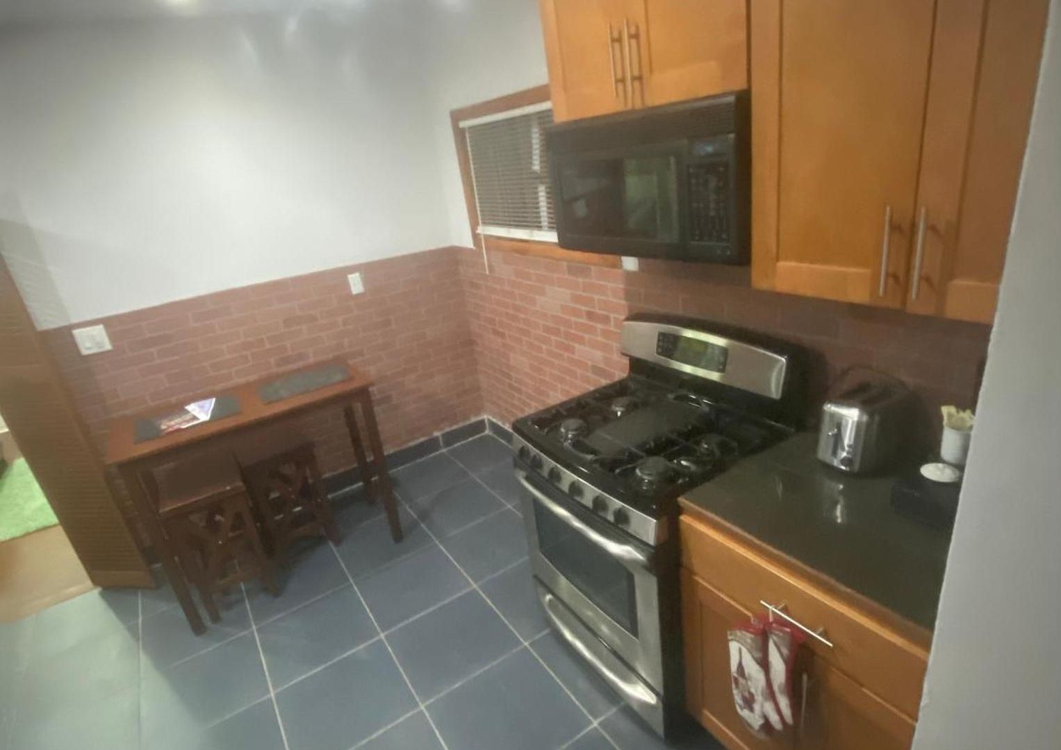Guest house Historical Quiet In Queens *