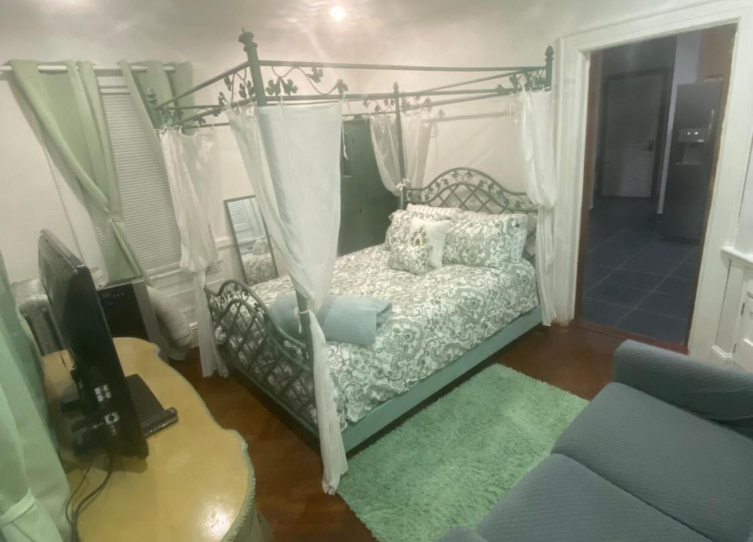 Guest house Historical Quiet In Queens