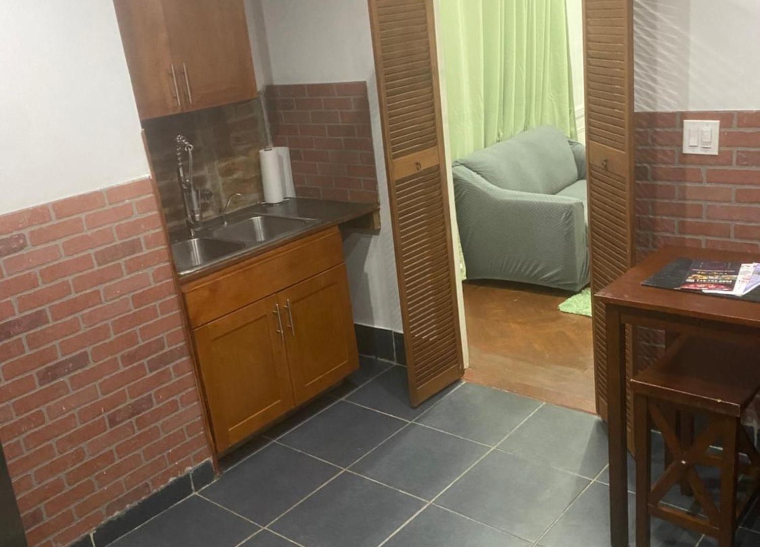 Guest house Historical Quiet In Queens *