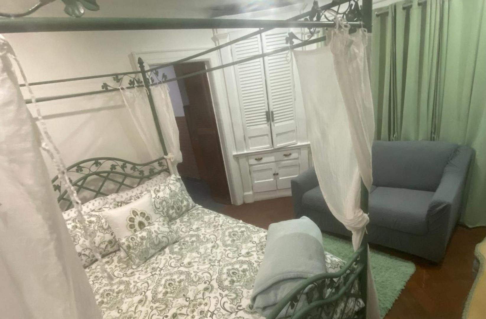 Historical Quiet In Queens Guest house *