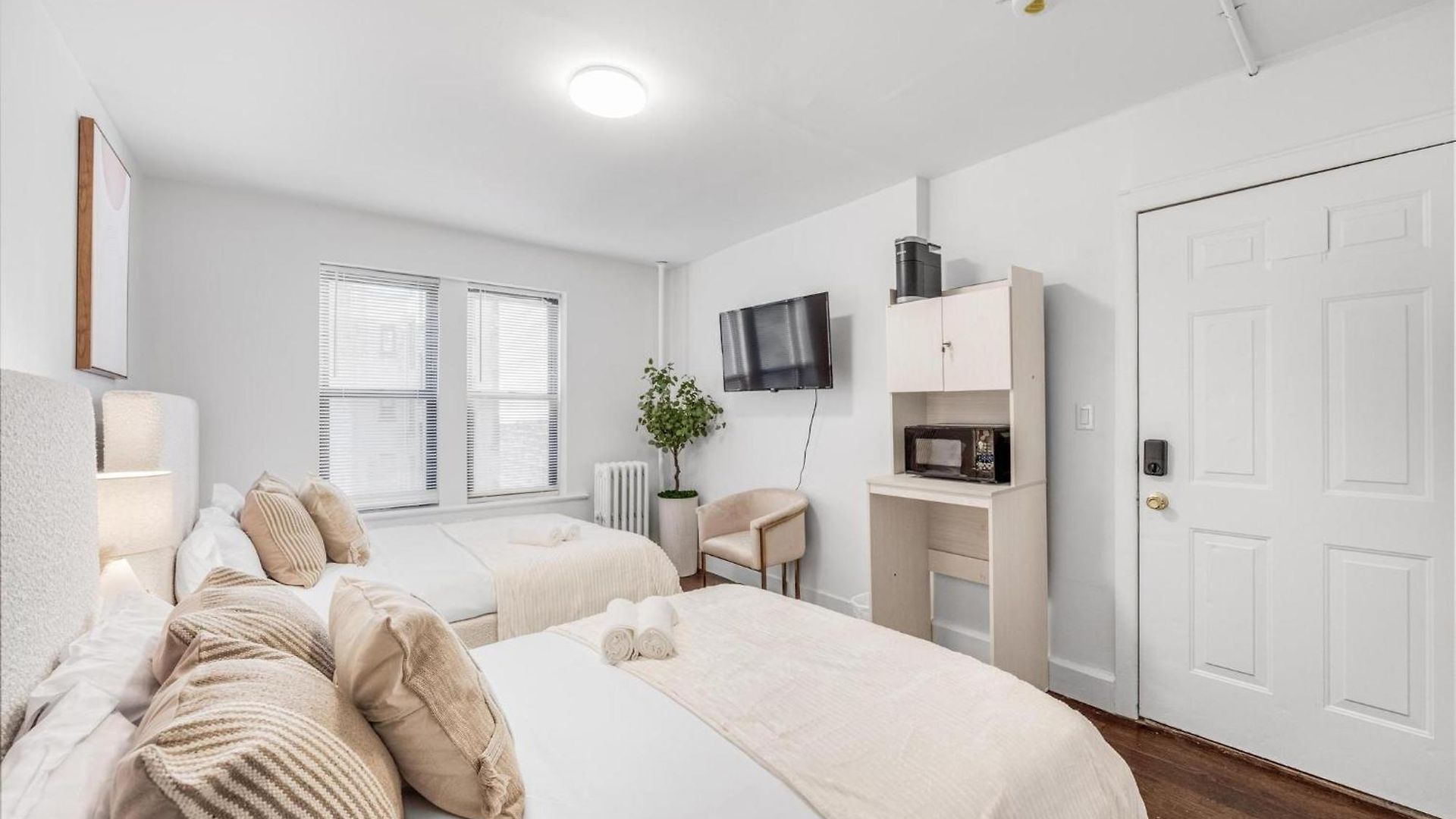 Modern Luxe In Bay Ridge: Your Brooklyn Hideaway Apartment New York