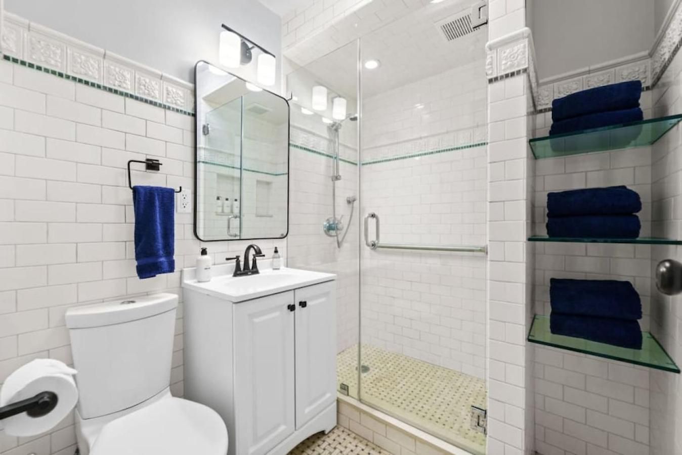 Family Brownstone With Private Backyard Near Subway * New York