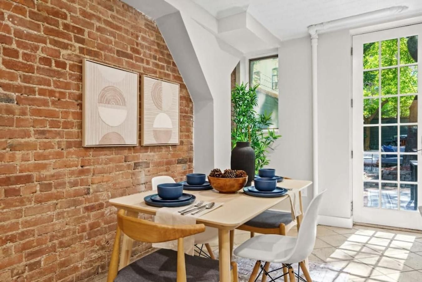 Family Brownstone With Private Backyard Near Subway Holiday home New York